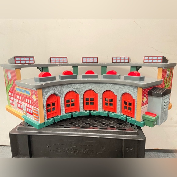 Thomas the Train Wood Roundhouse Station Roundabout Gate Sheds w